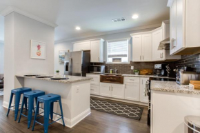 Luxury Heaven in the Hoods Great Location with KingBeds